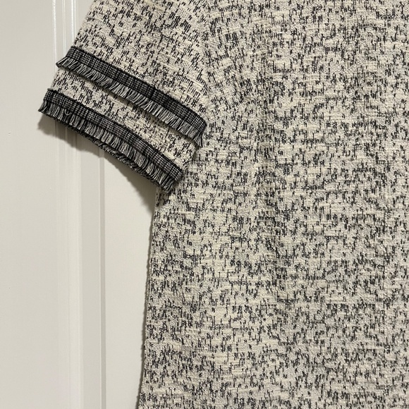 BANANA REPUBLIC WOMEN’S SHORT SLEEVE TOP - Picture 2 of 5